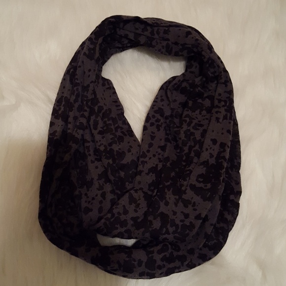 Infinity  Scarf - Picture 2 of 3